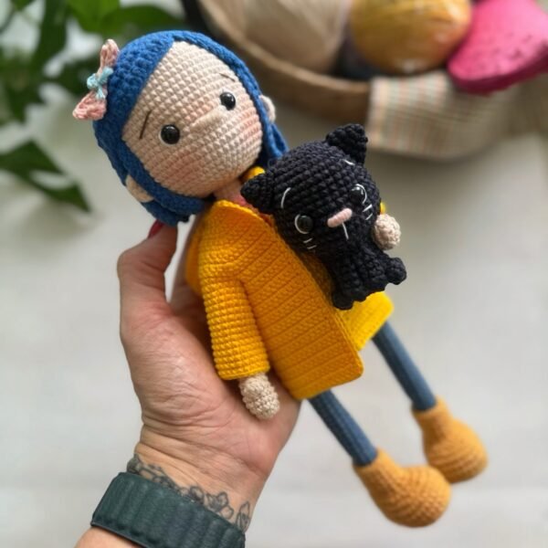 Coraline Jones – Receita de Amigurumi em PDF